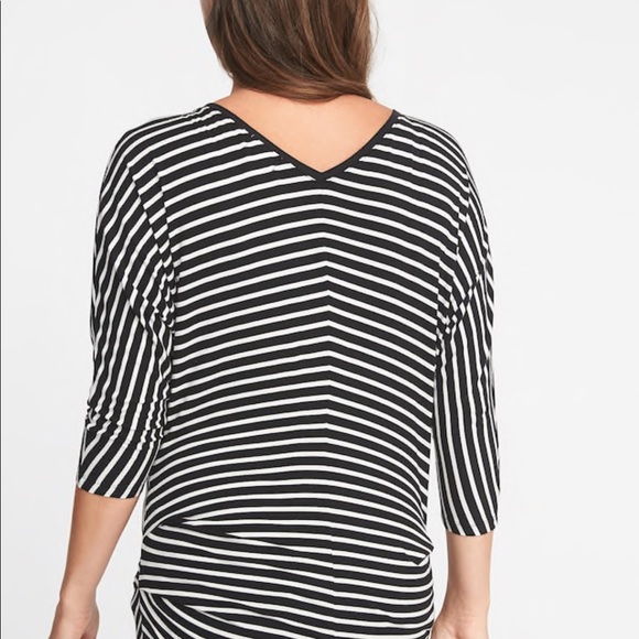 Old navy maternity top - Picture 2 of 3